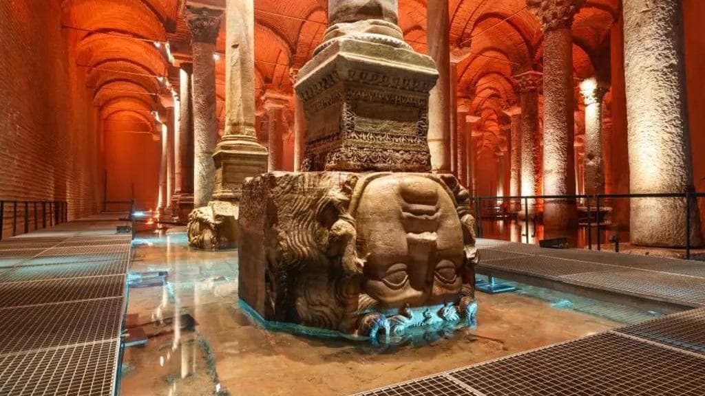Basilica Cistern (Yerebatan Sarnıcı)